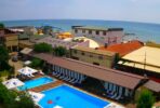 Веб-камера в Железном Порту — Bliss: бассейны, территория отеля и панорама Черного моря
