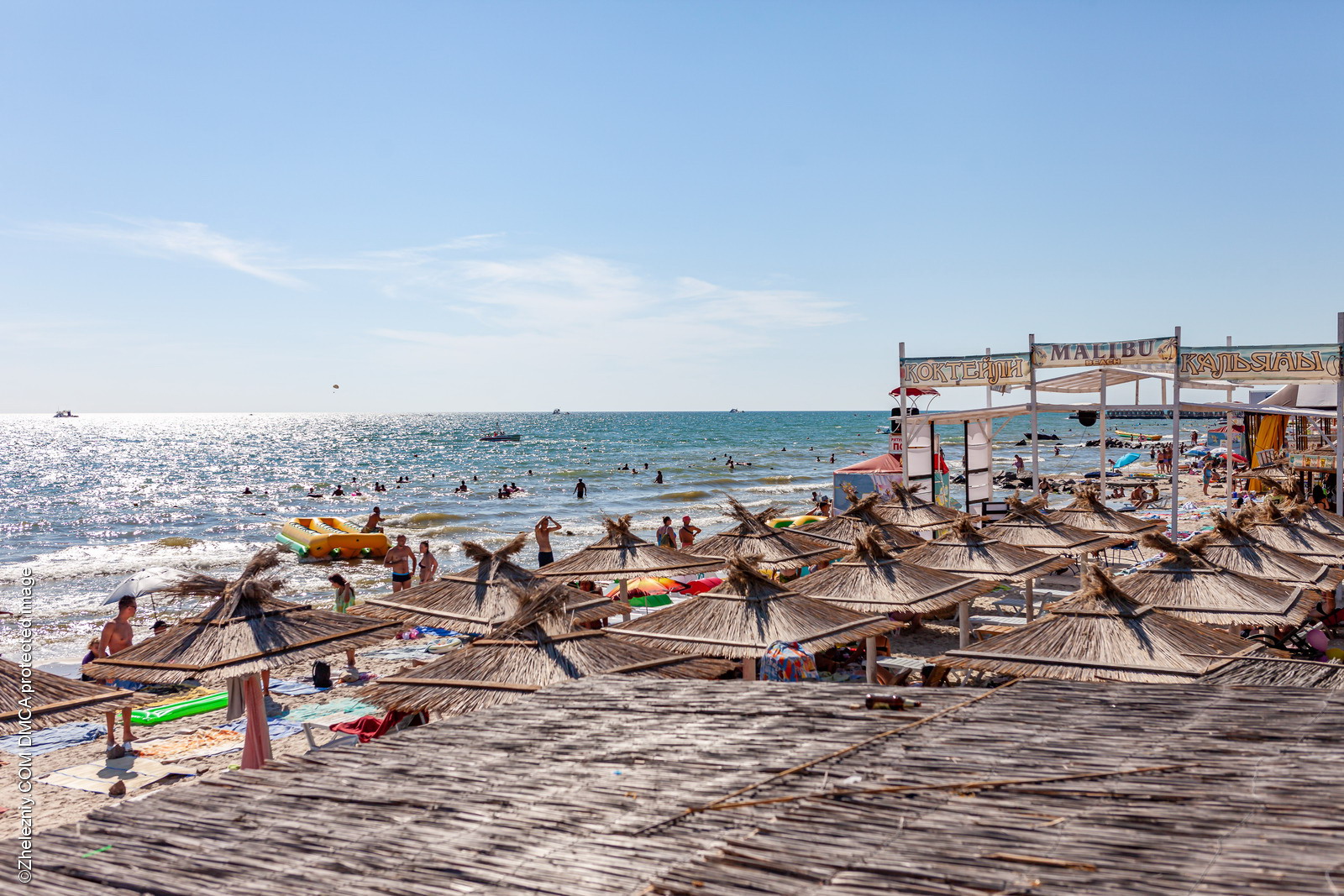 Зонты на пляжи и Черное море