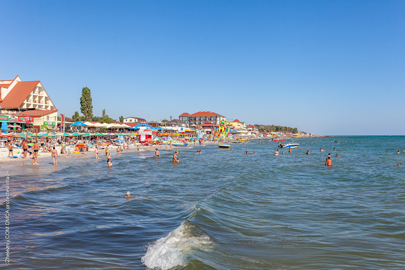 Железный Порт на фоне Черного моря