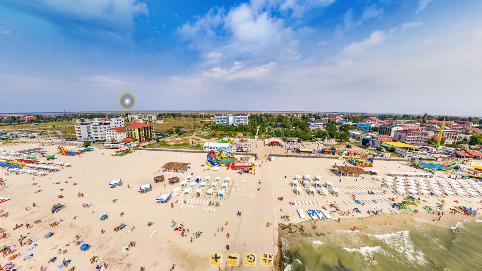 Панорама пляжа возле комплекса «Прибой»