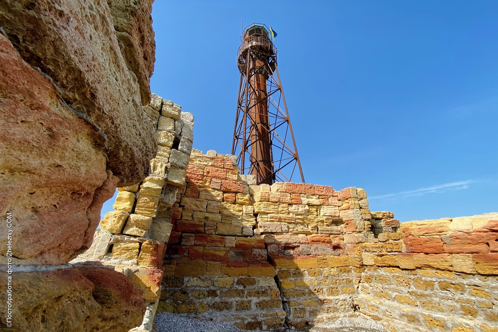 Старый Джарылгачский маяк